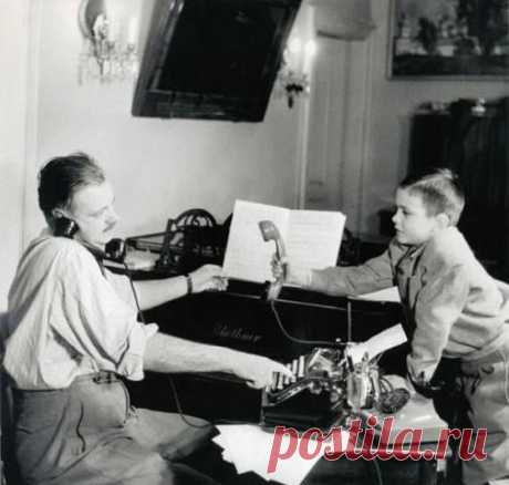 Писатель Сергей Михалков и его сын Никита, 1952 год / Новые дети