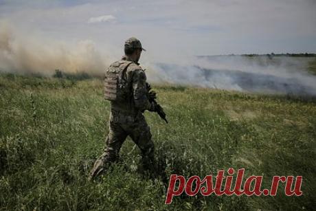 На Украине задержали военного за сбор данных о контрнаступлении. Служба безопасности Украины задержала военного, который якобы собирал данные о дате и маршрутах контрнаступления. «Военная контрразведка Службы безопасности при содействии руководства ВСУ провела многоэтапную спецоперацию в Днепропетровской области. (…) Злоумышленником оказался житель Энергодара», — заявило ведомство.