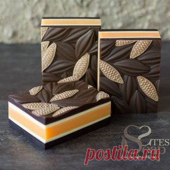 Natural soap Cold process with  cocoa butter. #soapshare #savon #artisiansoap #handcraftedsoap #creative #soap #CP #soapmaking #tatsianaserko #steso