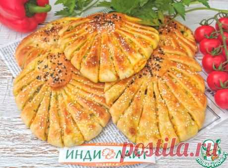 Лепешки с индейкой и сыром. Вкусные, сытные лепешки из дрожжевого теста с индейкой, сыром и овощами. Прекрасно подойдут в качестве завтрака или закуски, а так же удобно взять на пикник. Угощайтесь!