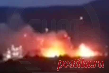 В Крыму загорелся склад боеприпасов. Власти эвакуируют две тысячи человек из четырех населенных пунктов. В Крыму загорелся склад боеприпасов. ЧП произошло на полигоне в Кировском районе недалеко от села Алексеевка. Местные жители рассказали, что на протяжении двух часов слышат взрывы в радиусе пяти километров от места пожара. Из опасной зоны планируется временная эвакуация более двух тысяч жителей.