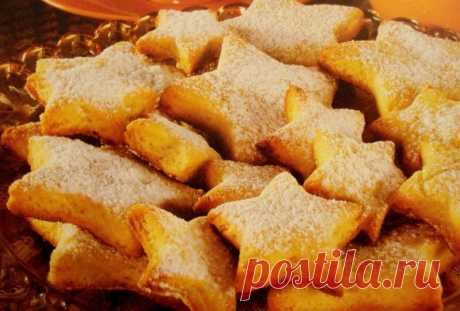 Печенье песочное домашнее, рецепт на масле сливочном Сегодня будем готовить замечательное нежнейшее песочное печенье, которое гораздо вкуснее любого магазинного. Наше быстрое песочное печенье мы делаем не на маргарине, а на масле - из-за чего наши печеньки просто превосходные на вкус.