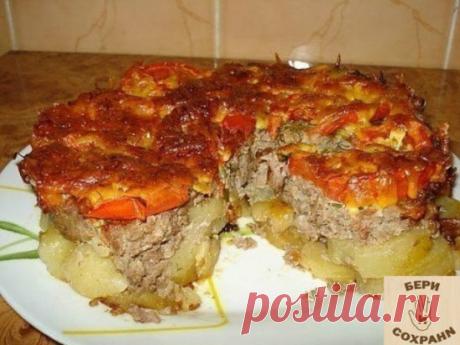 Картофель под "шубой". 
Нам потребуется: 
1. Картофель - 1 кг 
2. Лук репчатый - 2 шт. 
3. Фарш мясной - 700 гр 
4. Помидоры - 3 шт. 
5. Сыр твердый - 200 гр. 
6. Майонез - 500 гр. 
Соль, перец по вкусу. 
Нарезать картофель кольцами, лук полукольцами, добить майонеза немного, посолить, поперчить и все перемешать. Затем в сковороде сложить 1 слой картофель, 2 слой фарш, смазать майонезом, помидоры порезать кольцами и сложить третий слой, смазать майонезом. Поставить в разогретую духовку на 30 -