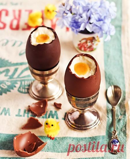 Пасхальные шоколадные яйца 
 

 
Полые шоколадные яйца можно приобрести в магазине или сделать самостоятельно. С помощью небольшого ножа аккуратно снимите верхние части купленных шоколадных яиц. Нагревание ножа под теплой водой…