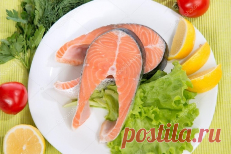 ПОЛЕЗНЫЕ СОВЕТЫ О РЫБЕ

Как и с каждым продуктом, с нею следует правильно обращаться, чтобы получить действительно качественно приготовленное блюдо. 
1). Запомните правило трех «п»! При подготовке любой рыбы нужно соблюсти три основных правила: почистить, подкислить, подсолить. 
2). Чистить ее неудобно, но рыба лучше чистится, если ее слегка натереть уксусом и оставить на некоторое время. Если рыба скользкая, опустите пальцы в крупную соль — и дело пойдет лучше. 
3). Если ...