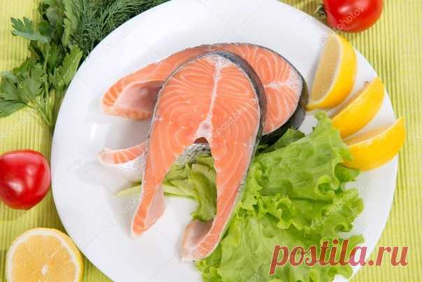 ПОЛЕЗНЫЕ СОВЕТЫ О РЫБЕ

Как и с каждым продуктом, с нею следует правильно обращаться, чтобы получить действительно качественно приготовленное блюдо. 
1). Запомните правило трех «п»! При подготовке любой рыбы нужно соблюсти три основных правила: почистить, подкислить, подсолить. 
2). Чистить ее неудобно, но рыба лучше чистится, если ее слегка натереть уксусом и оставить на некоторое время. Если рыба скользкая, опустите пальцы в крупную соль — и дело пойдет лучше. 
3). Если ...