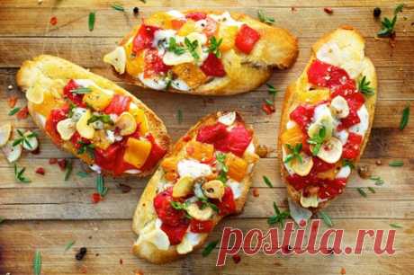 Вкуснятина – 3 простых рецепта горячих бутербродов Ароматные горячие бутерброды – простой вариант сбалансированного завтрака или сытного перекуса с хрустящей корочкой. С кусочком подрумяненного багета можно сочетать колбасу, волокнистые ломтики курицы, помидоры, грибы и сливочный расплавленный сыр.