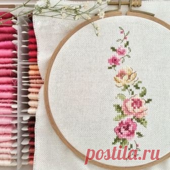Запись на стене Изящный цветочный орнамент (Вышивка крестом)