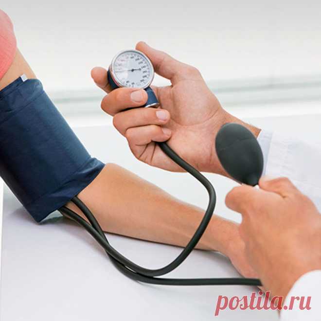 Советы, которые помогут снизить давление естественным путем
По наблюдениям врачей-эндокринологов причиной повышенного артериального давления может стать переизбыток инсулина в крови. Гормон поджелудочной железы контролирует уровень сахара, влияет на состояние сосудов. Народная Медицина — рецепты, советы, способы, cекреты и народные средства.