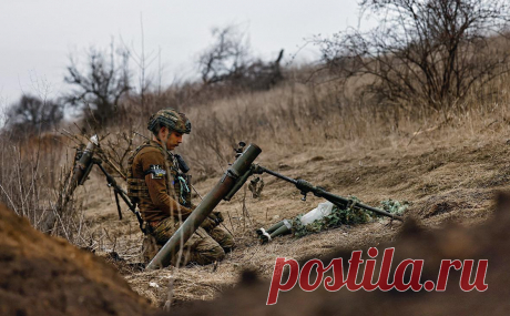 FT сообщила о нехватке в ЕС пороха для производства боеприпасов для ВСУ. Европейские заводы работают в полную мощность, но из-за ограниченных запасов пороха, нитроцеллюлозы и тротила страны ЕС не могут оперативно производить боеприпасы для Украины