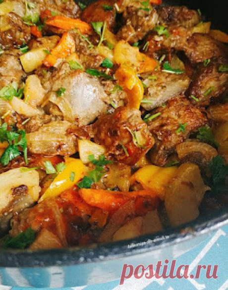 Кулинарная Академия Умных Хозяек: Куриная печень с овощами по-краснодарски Куриная печень с овощами по-краснодарски – это быстро, сочно, сытно, ну и вкусно!