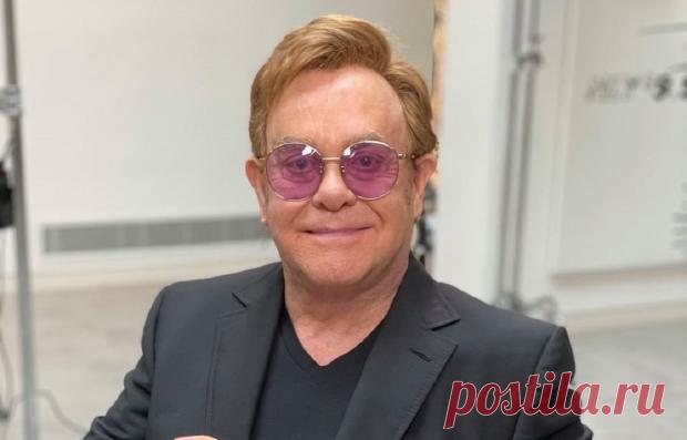 74-летний Элтон Джон перенес даты предстоящего тура из-за травмы