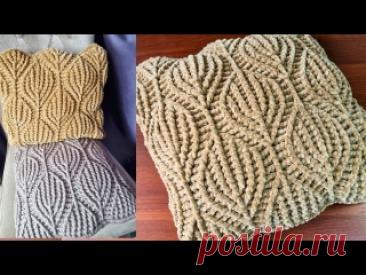 😍Это потрясающий декор крючком! Подушка ЛИСТОПАД🍂 Красивый рельефный узор Листопад можно использовать для вязания декоративных подушек. Если вы хотите получить мягкую плюшевую подушку, то для вязания используйте плюшевую пряжу. На подушку размером 40Х40 см потребуется 500 гр плюшевой пряжи (100гр/110м), крючок №6. 4:56 - 1 ряд узора 10:08 - 2 ряд..