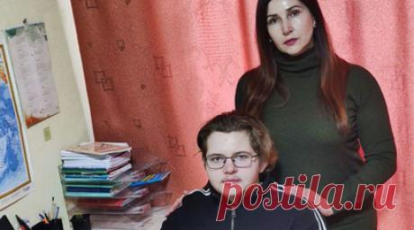 «Поддержка, которая так нужна»: RT помог подростку, переехавшему с семьёй из Купянска в Белгород, продлить инвалидность. Беженка из Харьковской области Вера Мелешко не могла оформить инвалидность на своего старшего сына. Получив российский паспорт, она подала документы в Белгороде на присвоение её 16-летнему сыну Назару категории «ребёнок-инвалид», которая была у него с рождения по украинским документам, но получила отказ. Семья осталась без финансовой поддержки в виде пенсии Назара, которая…