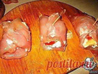 Завертушки
Очень простое и быстрое в приготовлении блюдо из куриного филе.
Филе куриное (одна подложка) — 0,8 кг
Сыр (