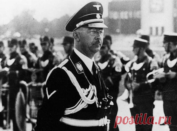 Как Гиммлер создал войска СС Несмотря на то, что Генриха Гиммлера довольно часто называют создателем СС (военизированные формирования Национал-социалистической немецкой рабочей партии - НСНРП), это не соответствует действительности. Хотя без его руководства данная структура не стала бы настолько влиятельной и известной. Для Гиммлера эта организация была любимым детищем.