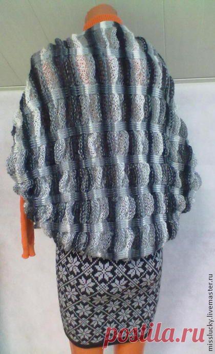 Легкий как перышко, необычайно мягкий ажурный шраг связан на машинке из мохера.
Совершенно незаменимая вещь для любого времени года, как дополнение к легкому платью, сарафану, топу.Когда подует прохладный ветерок, Вы его по достоинству оцените, накиньте на плечи - тепло, уютно,модно.
Это болеро придаст нотку романтики Вашему образу! На заказ могу выполнить из любой пряжи.
Модель из журнала "Любо дело".
На заказ срок изготовления - 1 день при условии наличия нужного цвета пряжи.