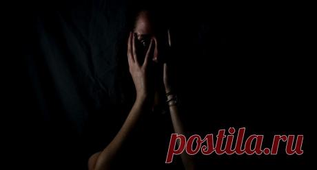 Первая встреча с диагнозом — всегда шок. А в шоковом состоянии мы не способны ясно сознавать происходящее, чаще всего это состояние первой стадии принятия диагноза, когда восприятие туманно и нерационально. Если человек узнает, что у него страшный диагноз, то перед тем как начать действовать, важнее понять и разобраться, что именно угрожает и насколько это достоверно.