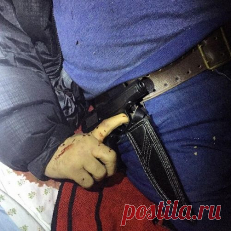 Всё так наиграно,убил ,сам застрелился ,вот пистолет в руке и нож в чехле
