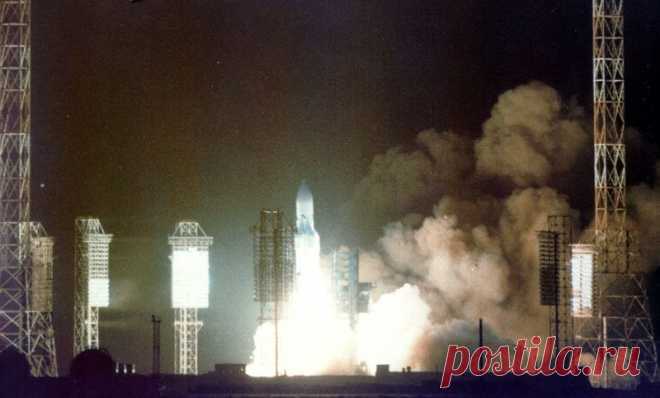 Многоразовая космическая система «Энергия» Ровно 30 лет назад — 15 мая 1987 года в космонавтике СССР начинался грандиозный прорыв в космос, до сих пор не осознанный и оцененный.