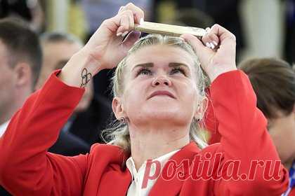 Сменившая гражданство вице-чемпионка ОИ из России взяла золото Азиатских игр. Сменившая российское спортивное гражданство на узбекистанское Анна Пракатень взяла золото в гребле на Азиатских играх. Вице-чемпионка Олимпиады первенствовала в женской одиночке. Она преодолела дистанцию за 7 минут и 39,05 секунды. Ставшая второй китаянка Лю Жуйци проиграла ей почти 11 секунд.