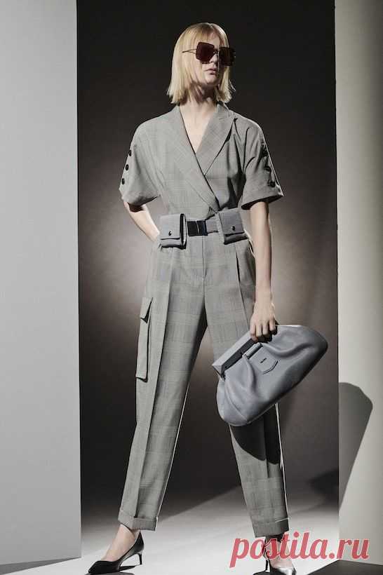 Сильная и независимая: Max Mara показал новую коллекцию Pre-Fall 2021