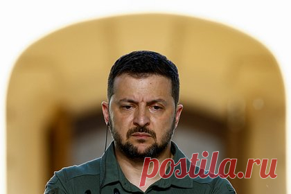 Зеленский снял с должности посла Украины в Белоруссии. Президент Украины Владимир Зеленский своим указом снял с должности чрезвычайного и полномочного посла Украины в Белоруссии Игоря Кизима. Причина увольнения на данный момент неизвестна. Игорь Кизим занимал должность чрезвычайного и полномочного посла Украины в Белоруссии с 20 февраля 2017 года.