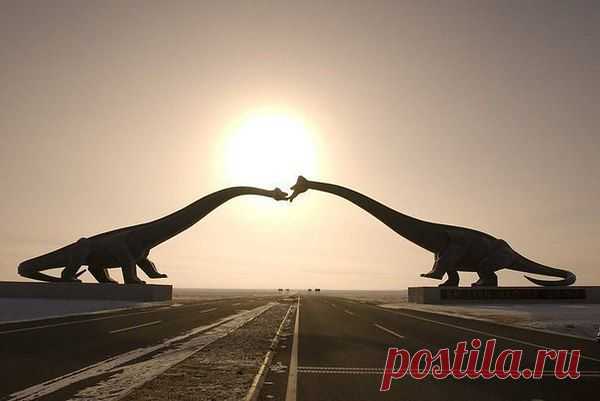 Китай--целующиеся динозавры