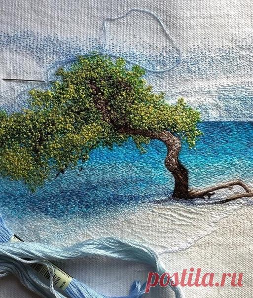 Вышитые пейзажи от Катрин Вейтс
 
Катрин Вейтс (Katrin Vates) — художница по вышивке, начавшая завоёвывать популярность в Интернете благодаря своим невероятно красивым вышитым пейзажам. 
 
Вышивать она стала в 40 лет, после рождения второго ребёнка. По словам рукодельницы, её любимой тканью является плотный холст без грунтовки, который обычно используют для написания картин. Кроме того, она не любит использовать пяльцы или рамки во время вышивания.