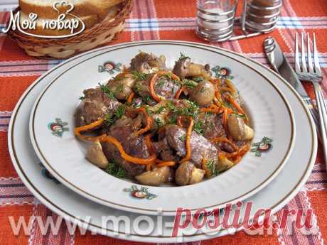 Куриная печень с грибами и корейской морковкой - кулинарный рецепт.