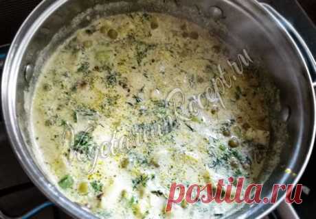 Рагу с цветной капустой и кабачками - наивкуснейшее овощное рагу всего из нескольких ингредиентов. Вам понадобится цветная капуста, кабачки и горошек.
