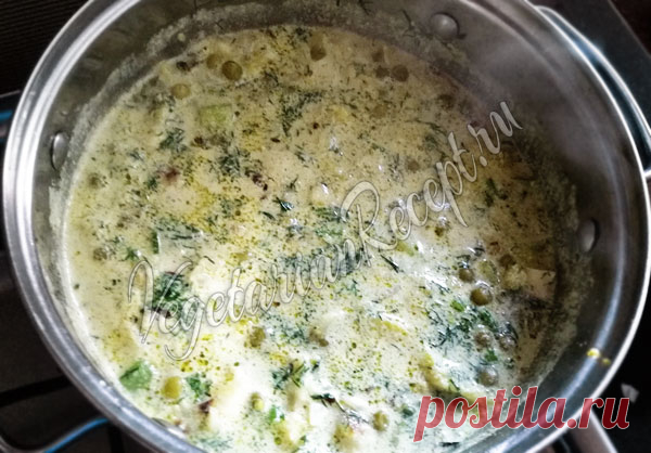 Рагу с цветной капустой и кабачками - наивкуснейшее овощное рагу всего из нескольких ингредиентов. Вам понадобится цветная капуста, кабачки и горошек.
