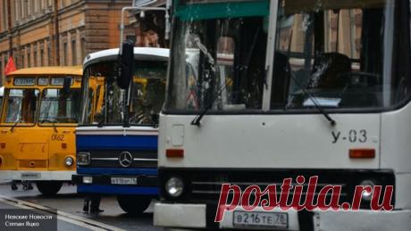 Иномарка влетела в пассажирский автобус в Уфе, пострадали двое детей | Федеральное агентство происшествий