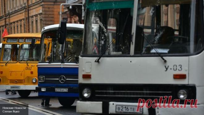 Иномарка влетела в пассажирский автобус в Уфе, пострадали двое детей | Федеральное агентство происшествий