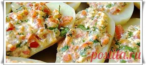 Запеченный фаршированный картофель с горбушей.