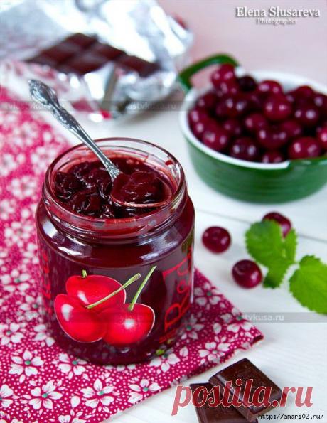 Шоколадно-вишнёвое варенье..