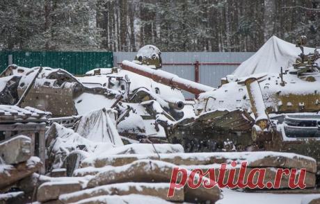 Мощные, ржавые и очень крутые! Тайная жизнь запасника танкового музея
Не все знают, что кроме огромной экспозиции в Бронетанковом музее в Кубинке, есть место куда привозят на реставрацию боевые и экспериментальные боевые машины. Это большая стоянка обнесённая высоким г…