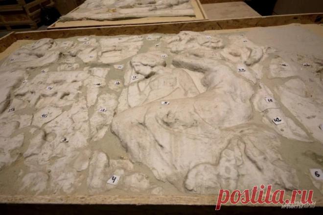 Московский модерн. Барельефами дома на Никольской занялись реставраторы. Специалисты отреставрируют и попытаются установить авторство трёх исторических барельефов старинного дома на улице Никольской в Москве.