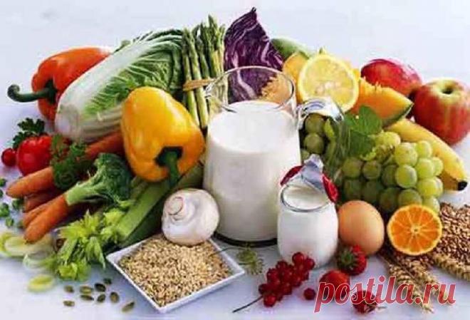 Питайтесь правильно! 
 1. Ешьте хлеб грубого помола каждый день.

2. Каждый день в вашем меню должны быть фрукты и овощи.

3. Съедайте ежедневно по две горсти ягод

4. Каждый день ешьте пасту из твердых сортов пшеницы, бурый рис или картофель – желательно, запеченный.

5. Соки из пакетов замените свежевыжатыми, газировку – чаем, компотами или морсом.

6. Два раза в неделю ешьте рыбу и морепродукты.

7. Покупайте молоко и молочные продукты с жирностью не выше 1,5 %.