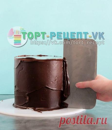 ТОП-9 ТОПОВЫХ РЕЦЕПТОВ ГАНАША ДЛЯ ПОКРЫТИЯ ТОРТА!!

Эта густая эмульсия сливок с шоколадом - одно из лучших изобретений французов. Её можно сделать из любого вида: чёрного, молочного, белого. Особым почитателям сгодится даже горький. Применяют ганаш для покрытия торта, так как он отлично держит форму, выравнивает поверхность под декор, мастику. Также его используют для декорирования капкейков, изготовления конфет, украшения выпечки, смазывают коржи как кремом. Из него выхо...