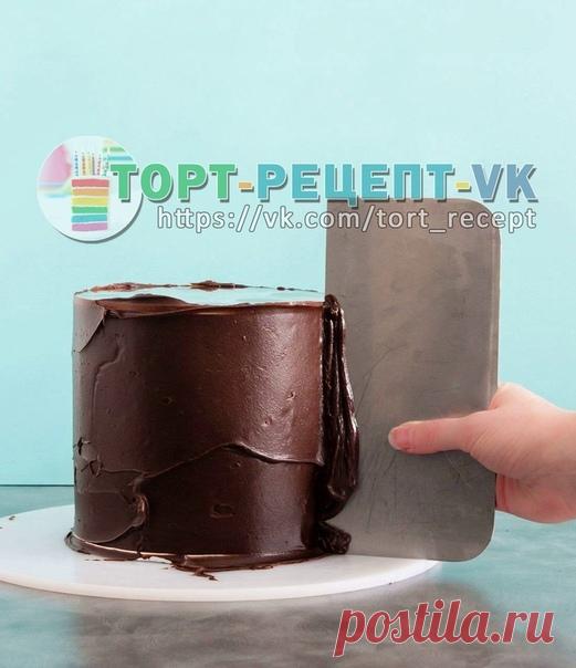 ТОП-9 ТОПОВЫХ РЕЦЕПТОВ ГАНАША ДЛЯ ПОКРЫТИЯ ТОРТА!!

Эта густая эмульсия сливок с шоколадом - одно из лучших изобретений французов. Её можно сделать из любого вида: чёрного, молочного, белого. Особым почитателям сгодится даже горький. Применяют ганаш для покрытия торта, так как он отлично держит форму, выравнивает поверхность под декор, мастику. Также его используют для декорирования капкейков, изготовления конфет, украшения выпечки, смазывают коржи как кремом. Из него выхо...