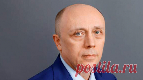 Прокурор рассказал, как пойманному на взятках генералу ФТС Мурышову передавали деньги. Задержанный генерал-майор ФСБ Дмитрий Мурышов, который боролся с коррупцией в Федеральной таможенной службе (ФТС), получал взятки через почтовый ящик. Об этом сообщил прокурор на слушаниях в 235-м гарнизонном военном суде Москвы, пишет ...