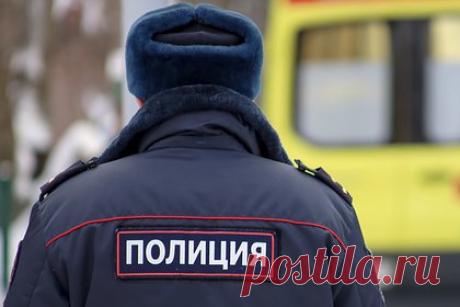 В российском поселке на дне реки нашли тело пропавшего сутки назад мальчика. В поселке Маслянино Новосибирской области на дне реки нашли тело девятилетнего мальчика, пропавшего сутки назад. По сведениям издания Ngs.ru, ребенок вышел из дома на улице Ягодной и исчез. Позже волонтеры обнаружили велосипед российского школьника на берегу реки. Труп мальчика направили судмедэкспертам.