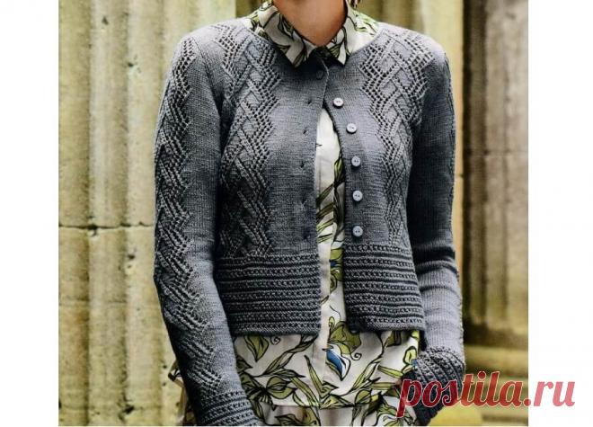 Стильный жакет с ажурным узором ~ Свое рукоделие Стильный жакет с ажурным узором сочетает в себе оригинальный ажурный зигзаг и мережку. Короткий вязаный жакет всегда найдет применение в вашем гардеробе.