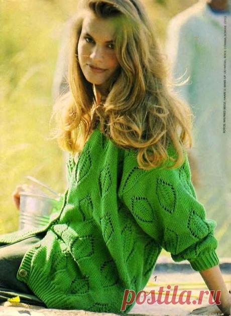 Зеленая кофта и пуловер с узором "листья" спицами