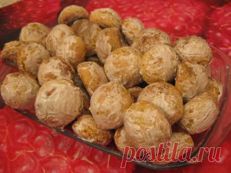 Домашние #пряники #рецепт #кулинария #выпечка #вкусно 

Продукты:
350 мл кефира 
3 ст ложки сахара
2 желтка и 1 белок
3 ст. л. меда
3 ст. л. растительного масла
1 ч. л. соды 
3 стакана муки

Для помадки:
1 белок
3 ст. л. сахара