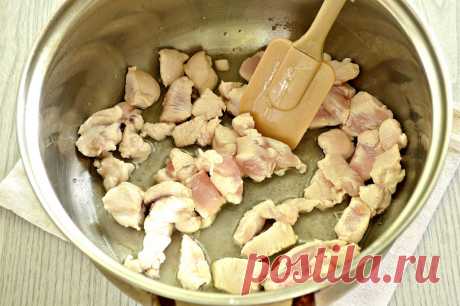 Рагу из куриной грудки с кабачками и капустой