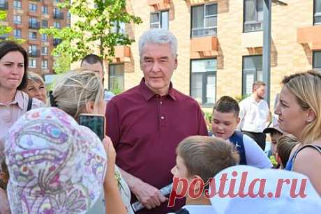 Собянин назвал способ ускорить переезд москвичей по программе реновации. Технологии информационного моделирования (ТИМ) помогают строительству объектов реновации. Об этом сообщил мэр столицы Сергей Собянин. Он отметил, что с помощью ТИМ создаются цифровые модели будущих домов — в них можно отобразить элементы и системы здания, анализ его эксплуатации и варианты компоновки.