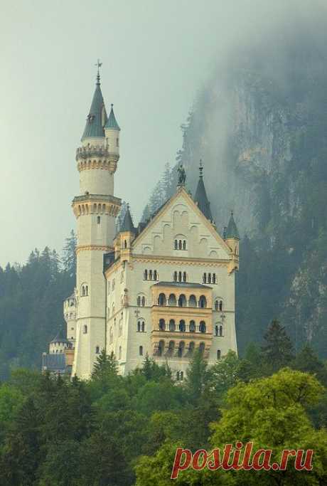 Peggy McIntire приколол(а) это к доске Castles ,Mansions and dream ho…