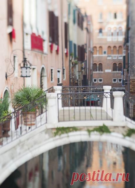 Canal, Venice, by Georgianna Lane | Venise &amp; Burano